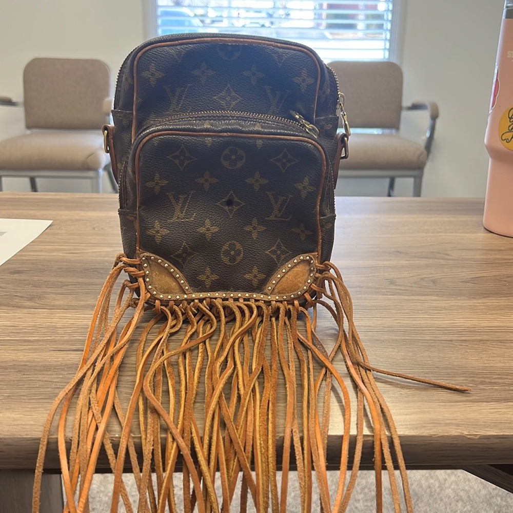 AUTHENTIC LOUIS VUITTON PURSE